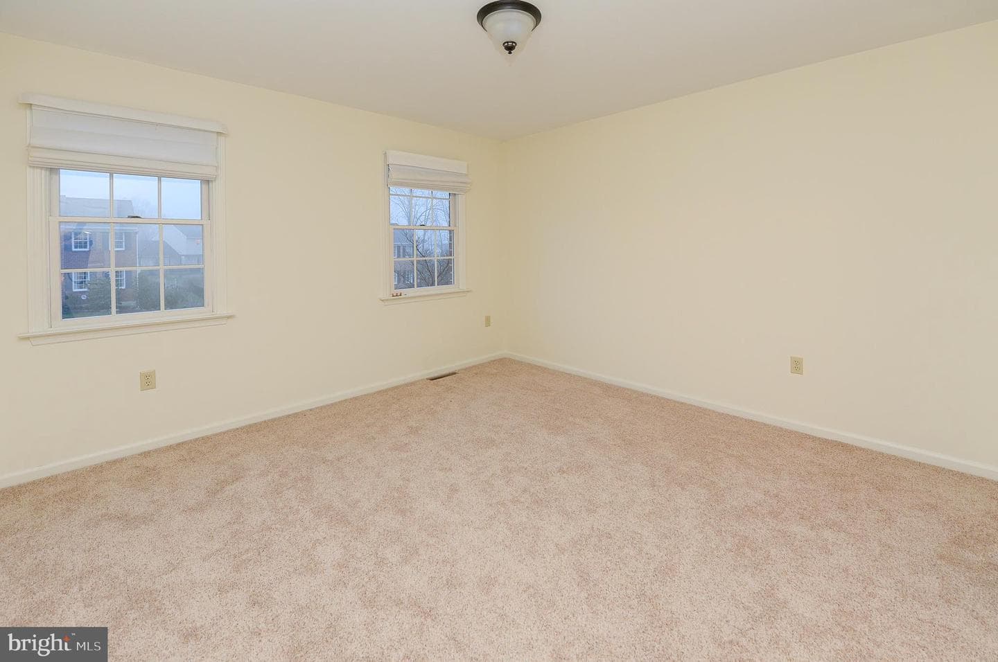 249 Keats Drive photo 28