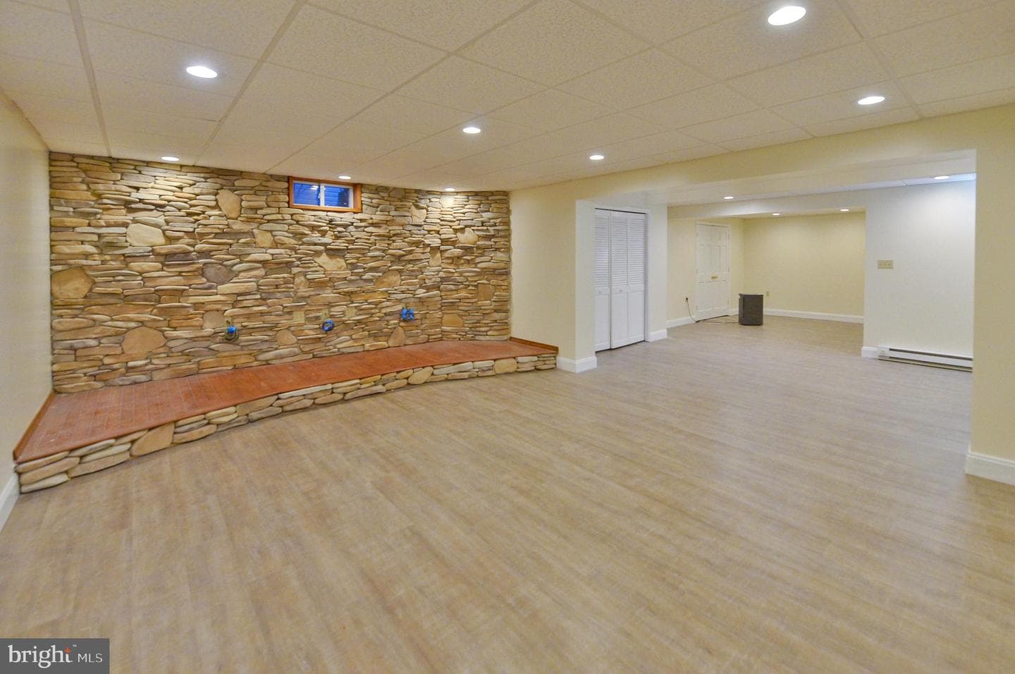 249 Keats Drive photo 34