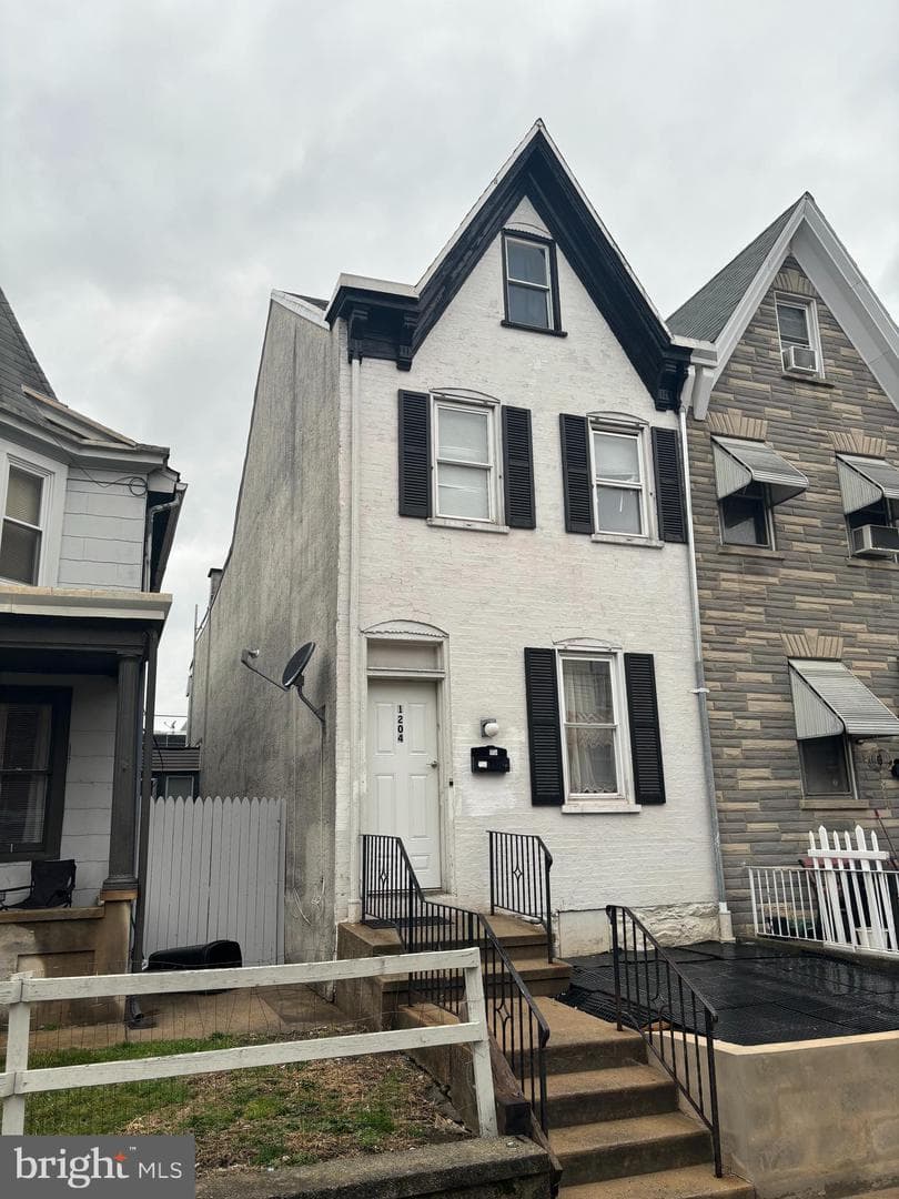1204 Mulberry Street photo 1