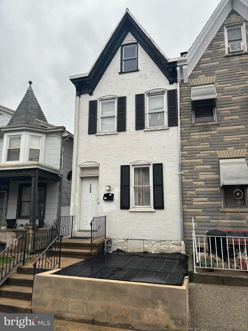 1204 Mulberry Street photo 2