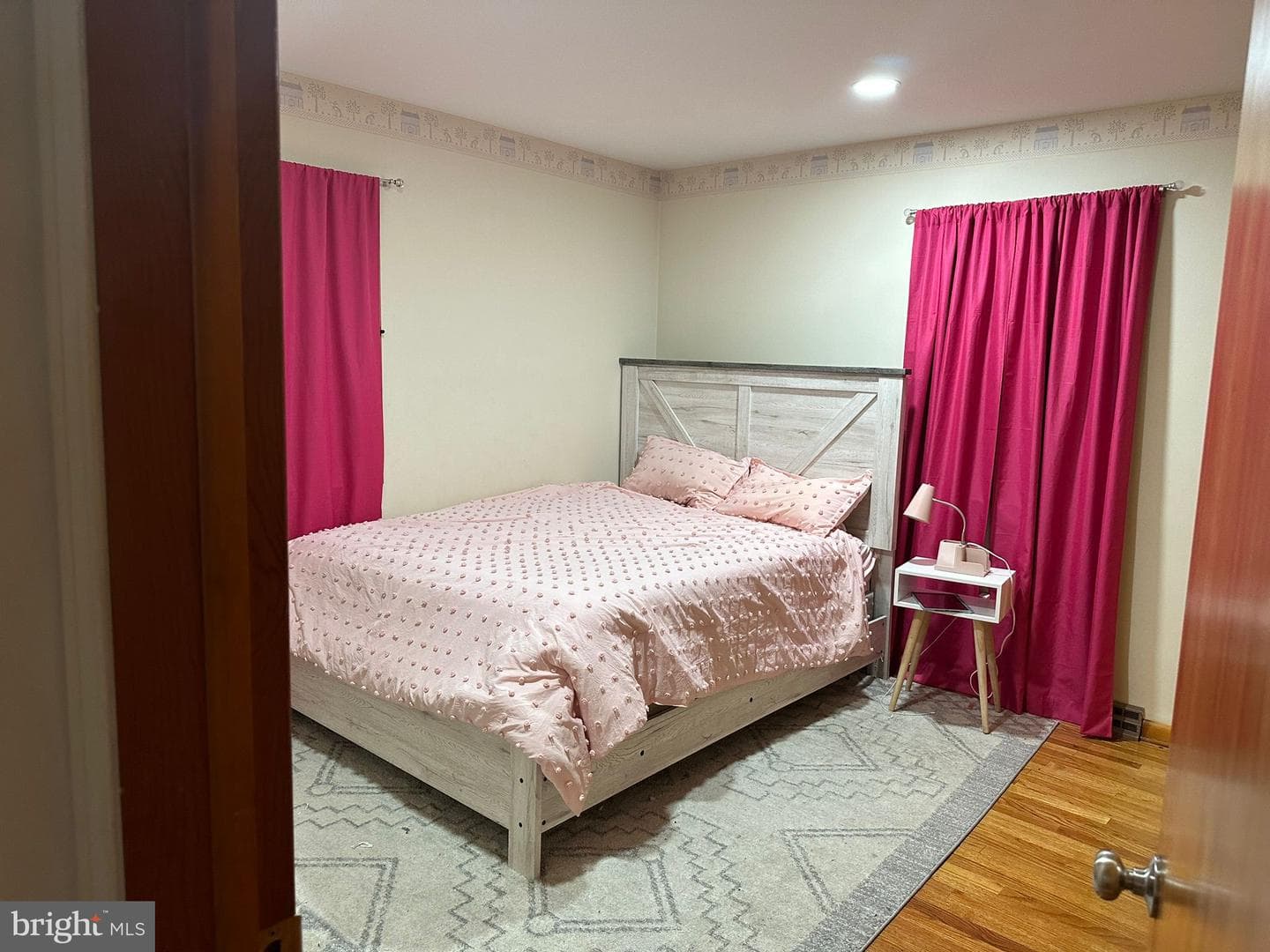 304 Hill Avenue photo 13