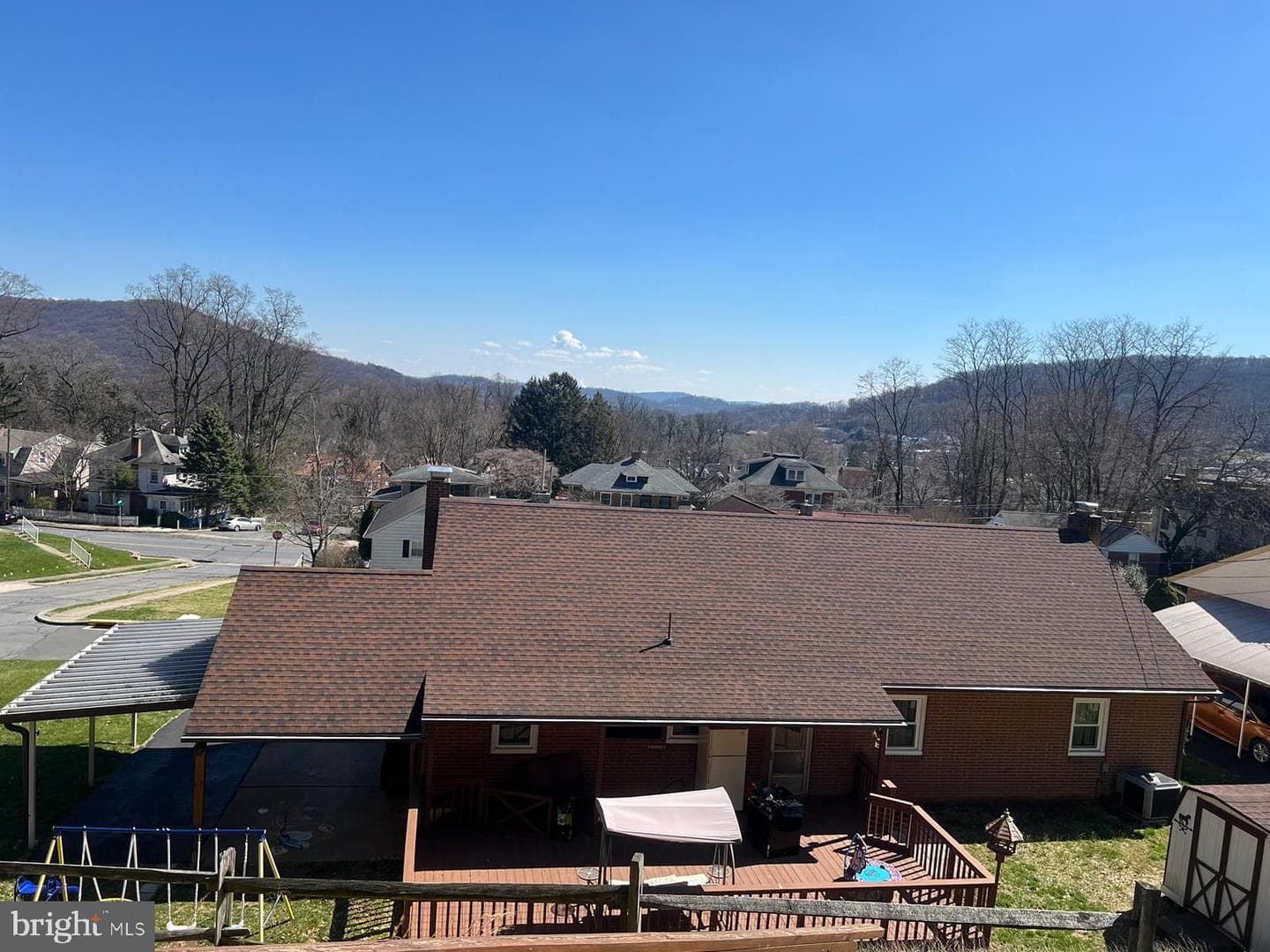 304 Hill Avenue photo 2