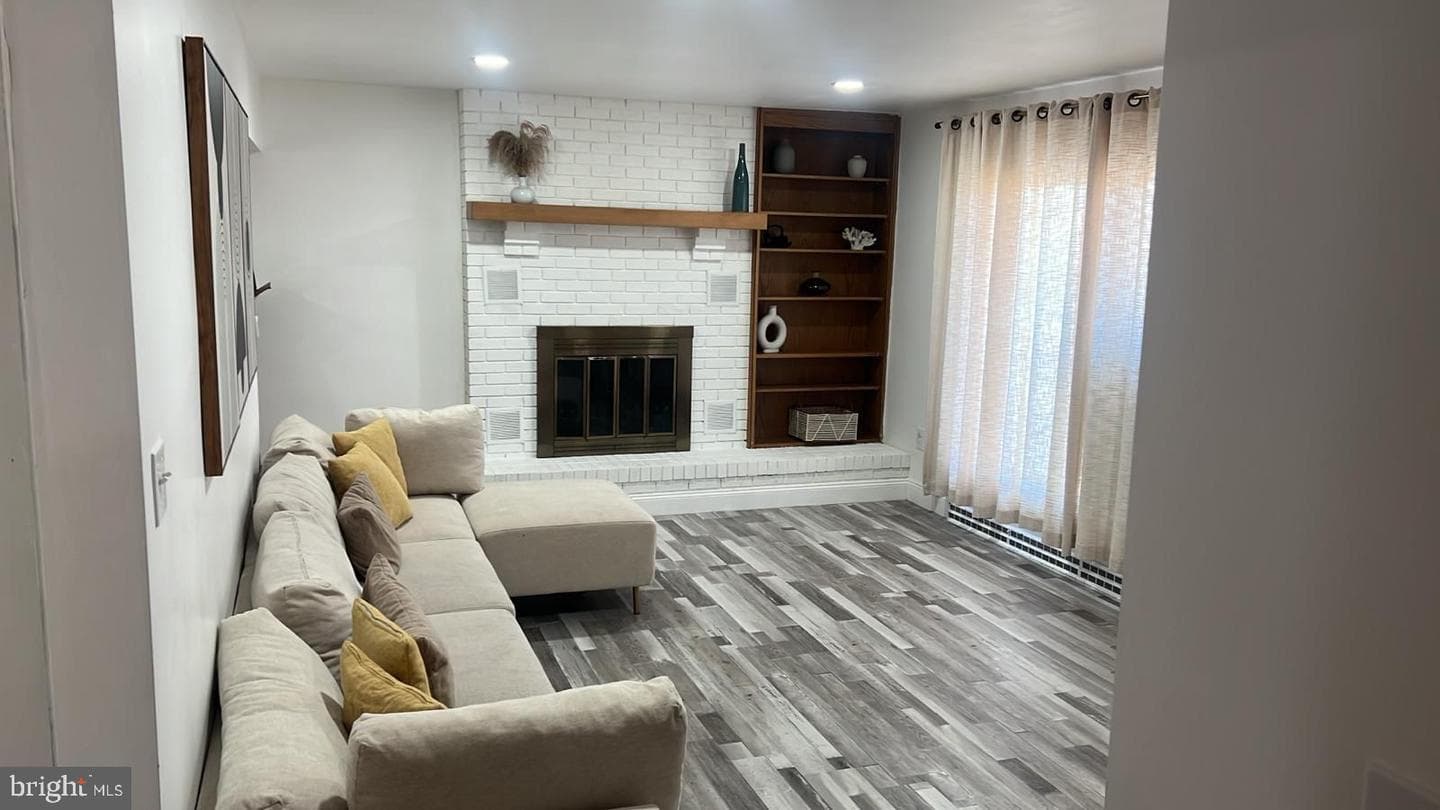 304 Hill Avenue photo 3