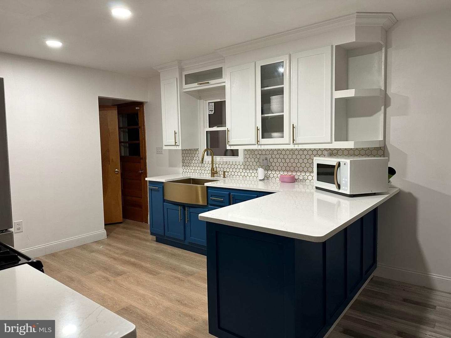 304 Hill Avenue photo 8
