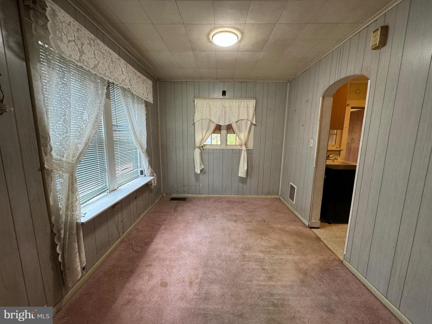 208 Midland Avenue photo 5