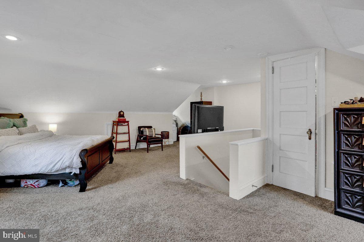330 Carsonia Avenue photo 29