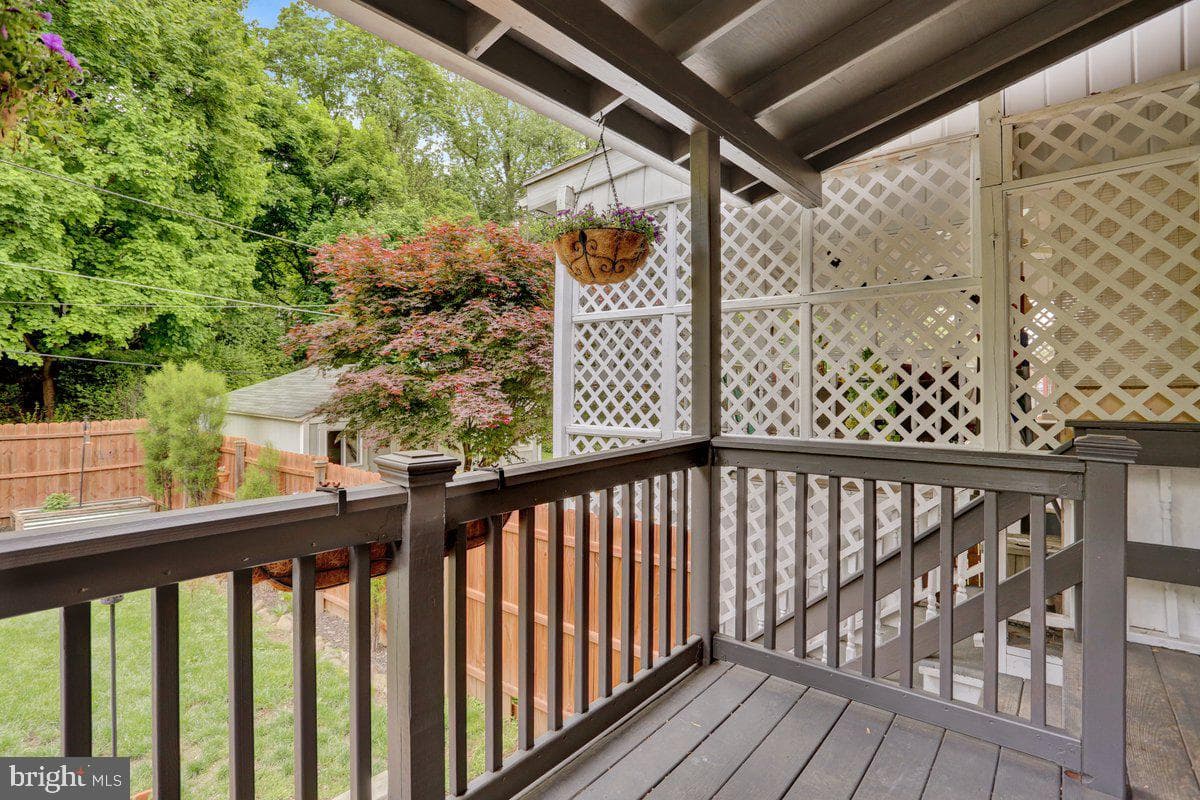 330 Carsonia Avenue photo 32