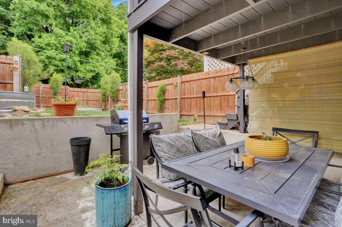 330 Carsonia Avenue photo 39
