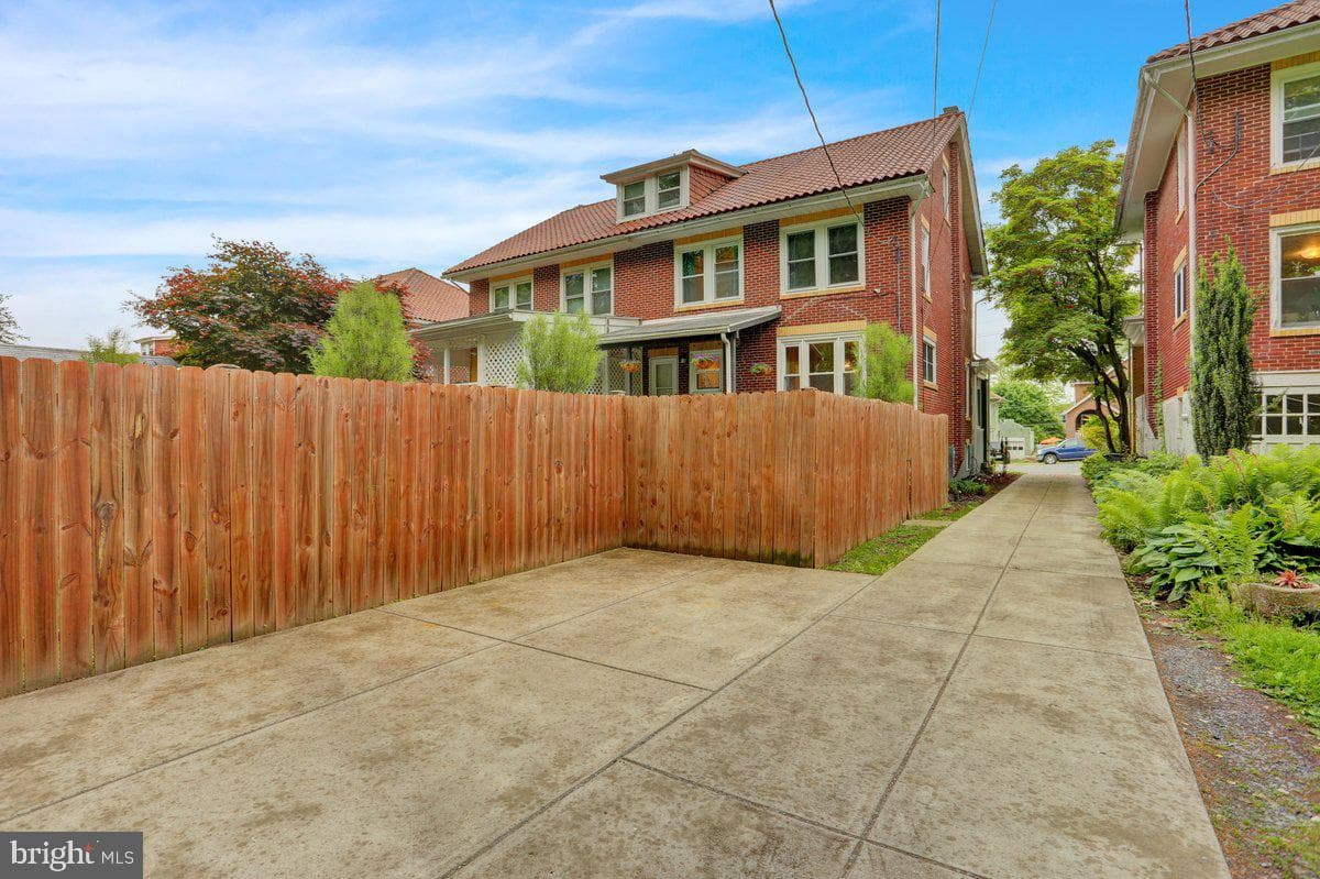 330 Carsonia Avenue photo 44