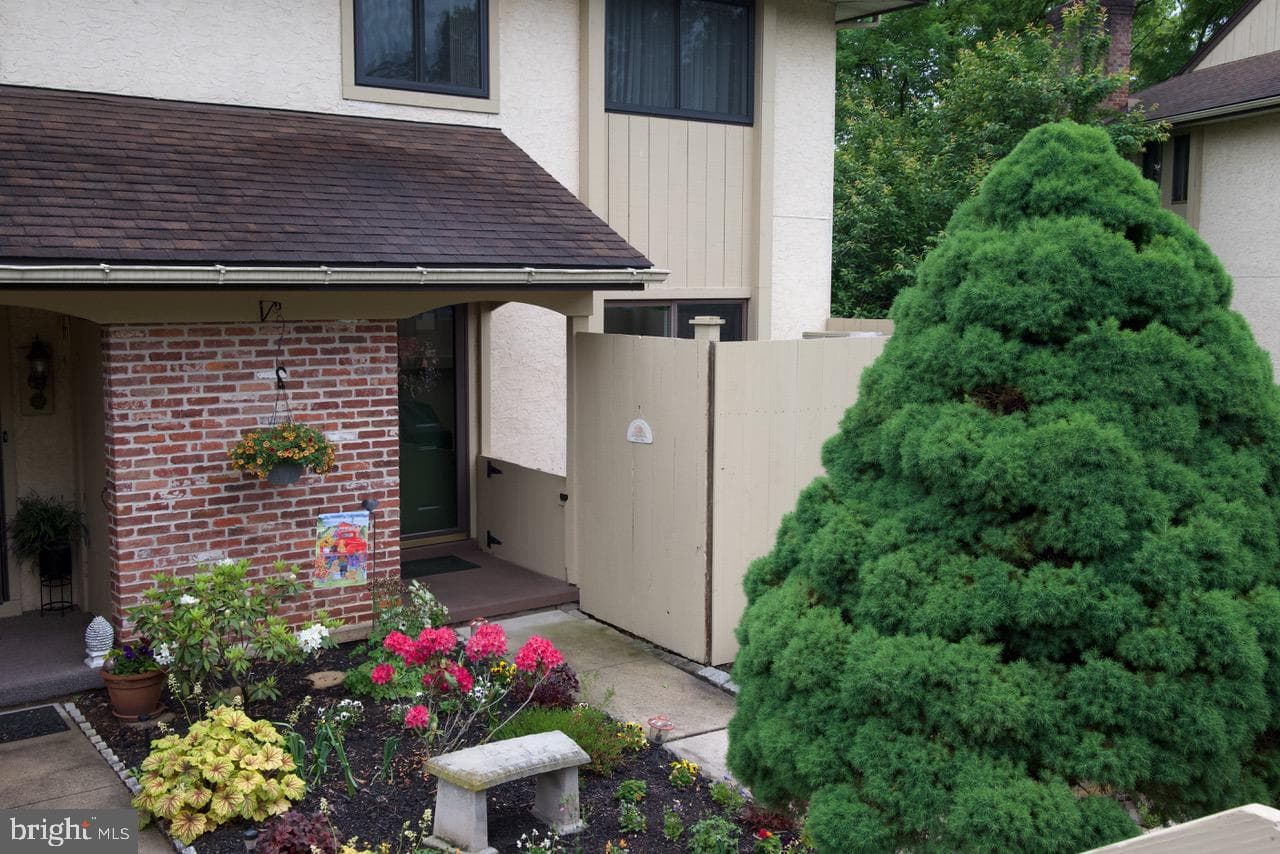 24 Pine Woods Court photo 3