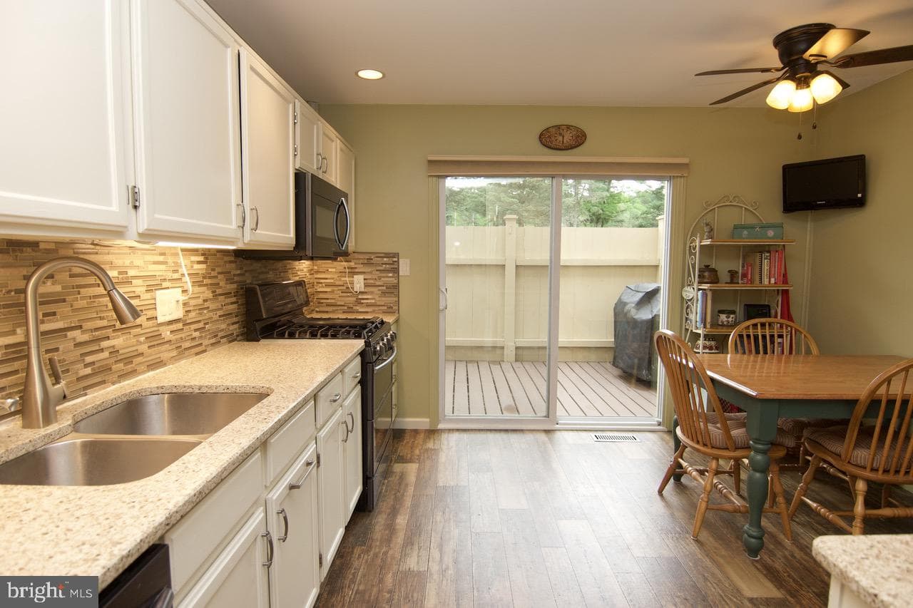 24 Pine Woods Court photo 4