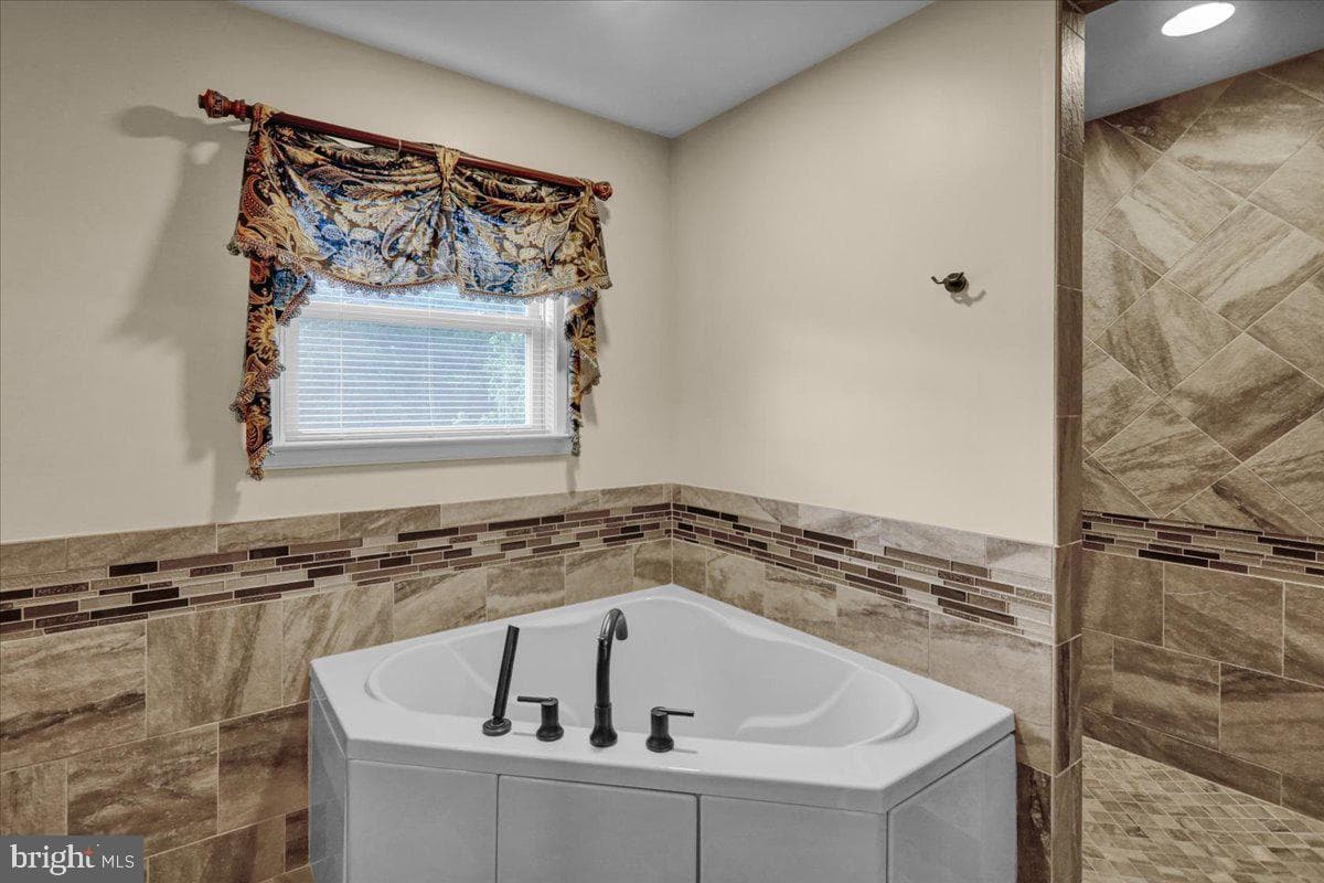 147 Fox Hill Drive photo 25