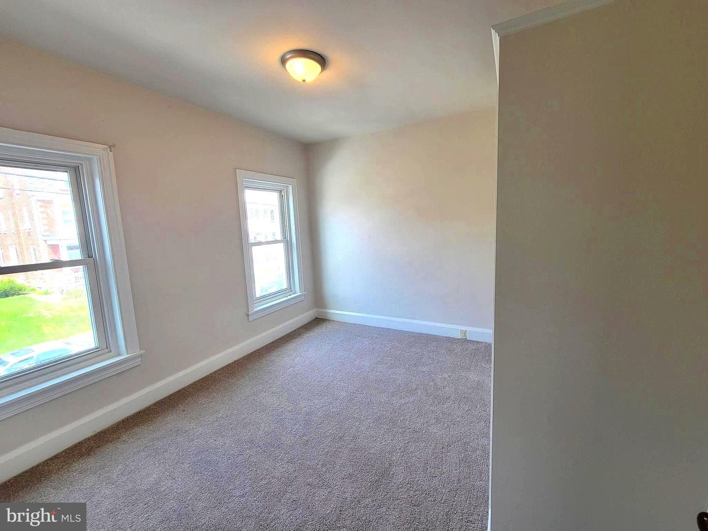 622 E Philadelphia Avenue photo 8