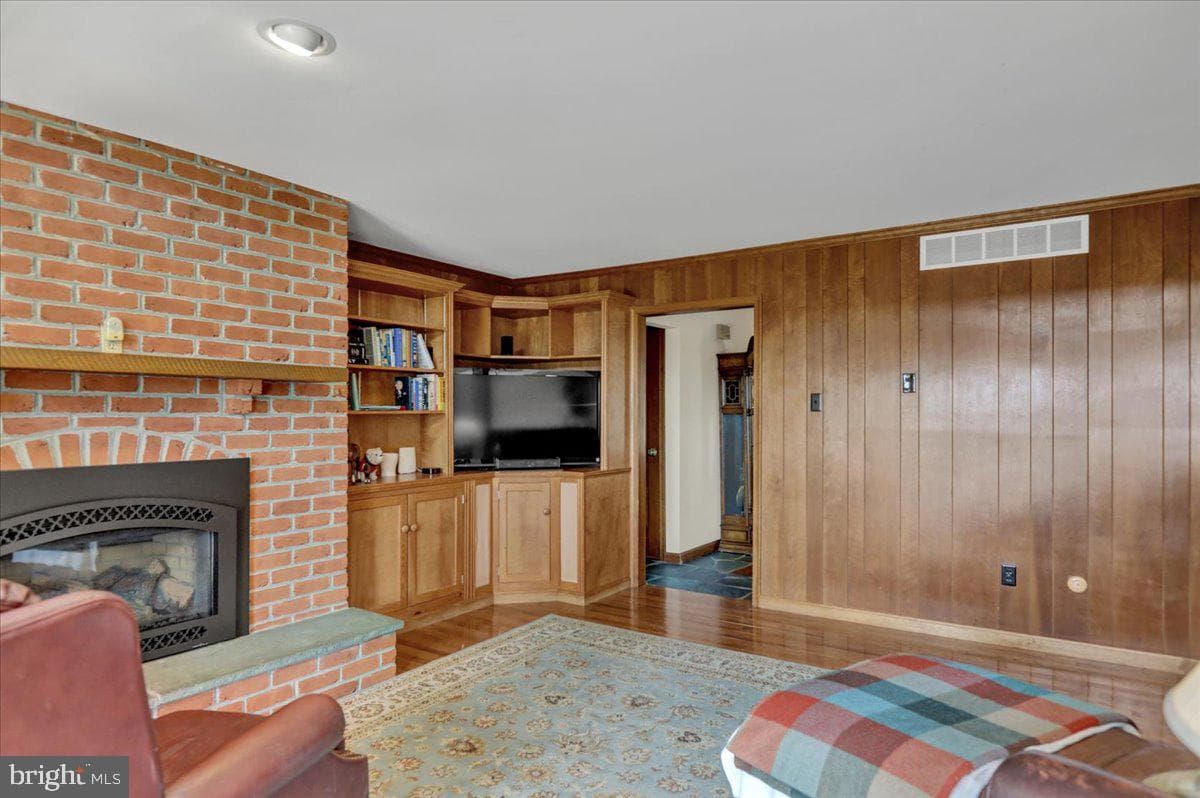 831 N Church Road photo 10