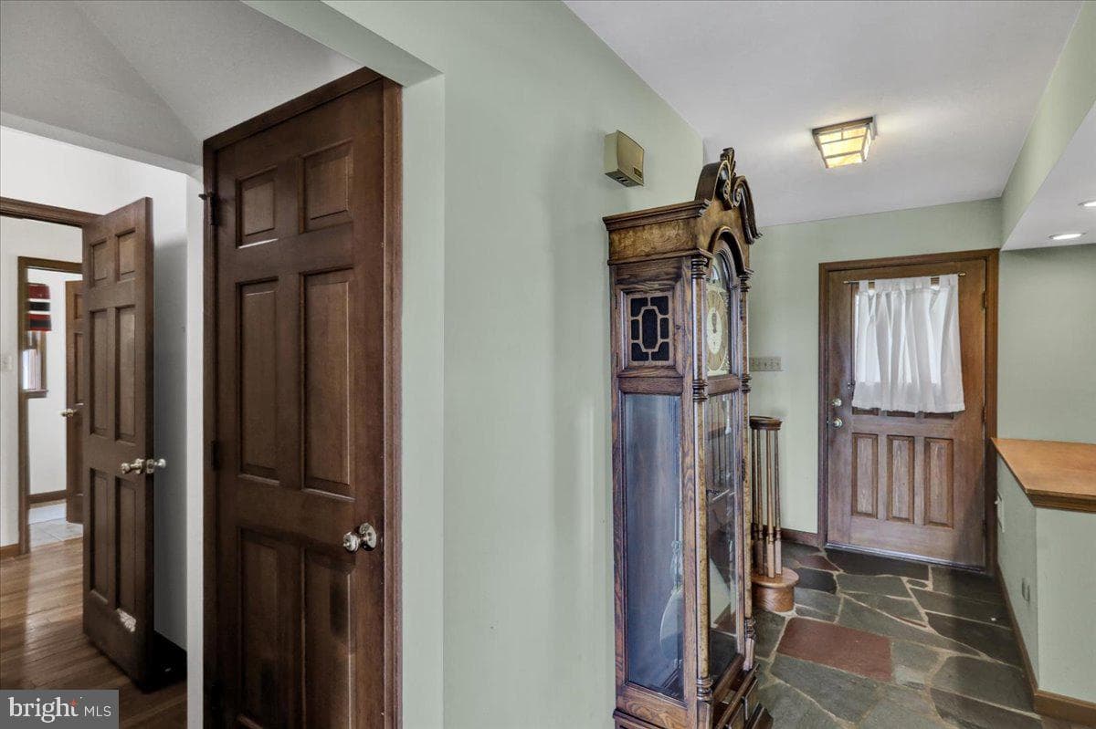 831 N Church Road photo 3