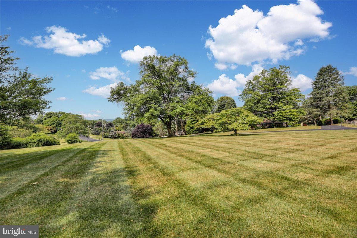 831 N Church Road photo 32