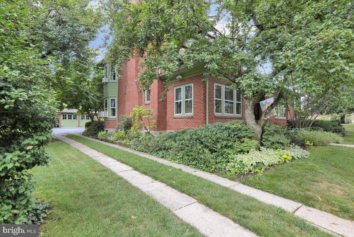 4238 7th Avenue photo 2