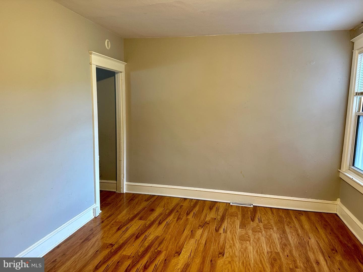 136 W Poplar Street photo 5