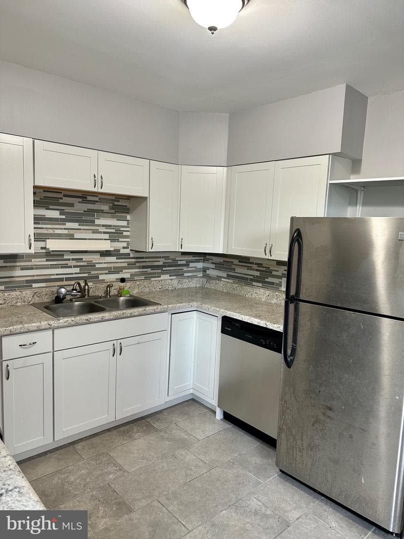 136 W Poplar Street photo 8