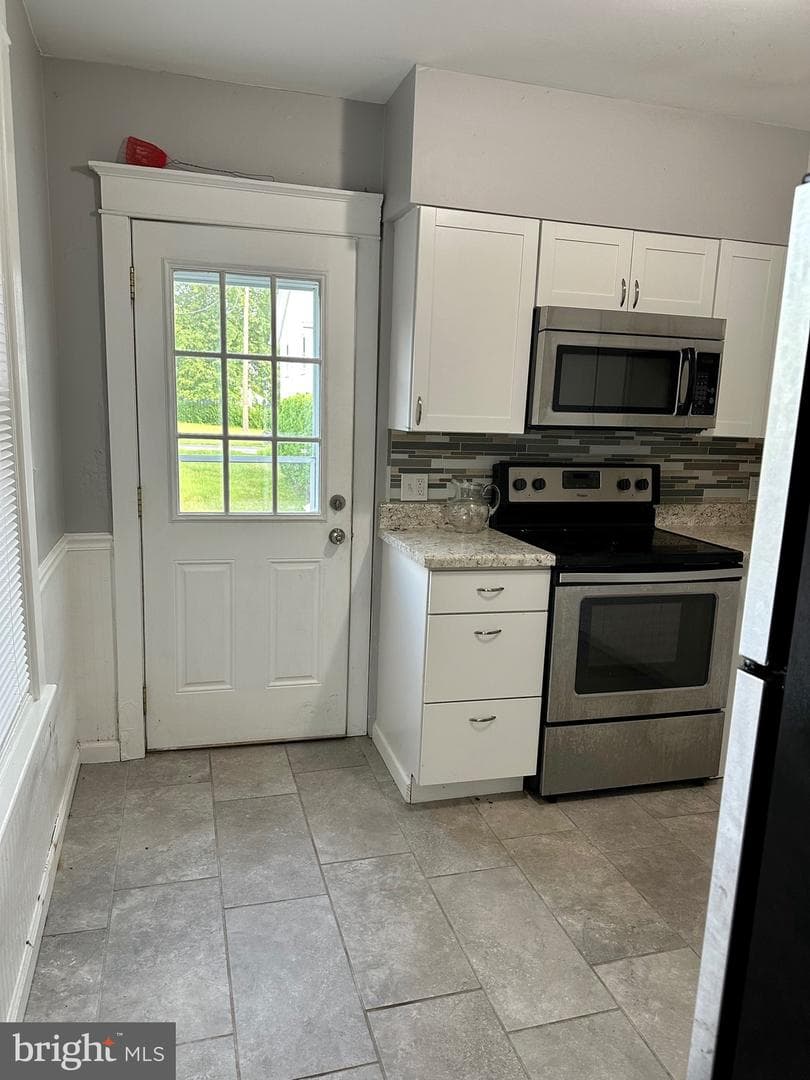 136 W Poplar Street photo 9