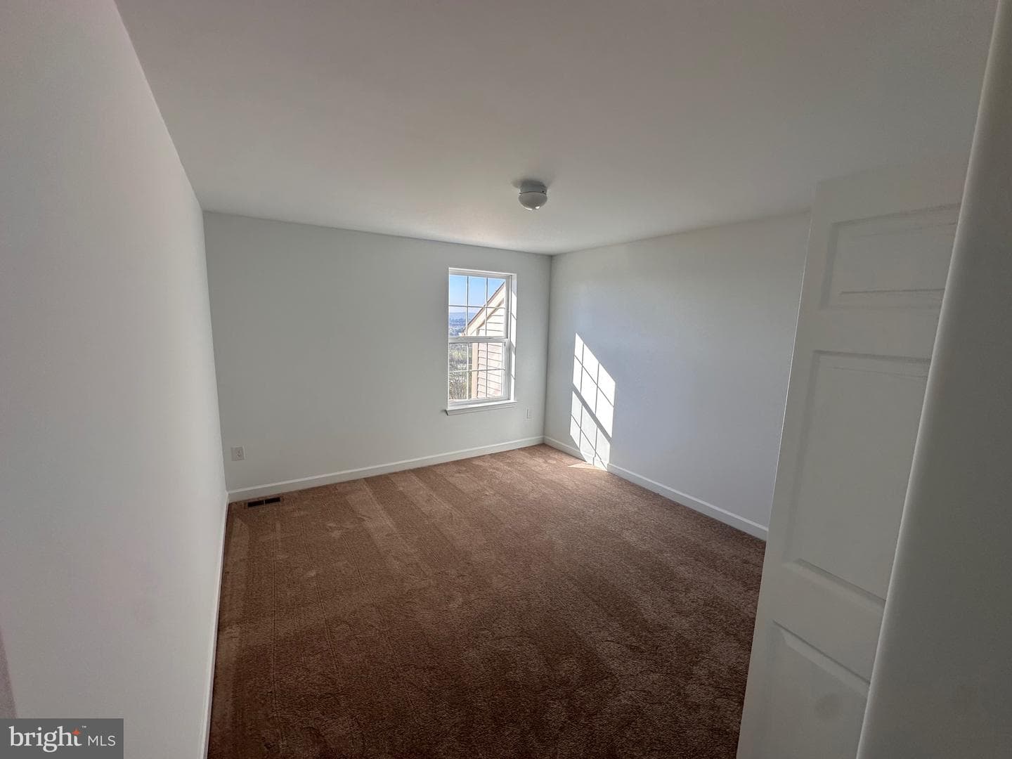 142 Portia Boulevard photo 12