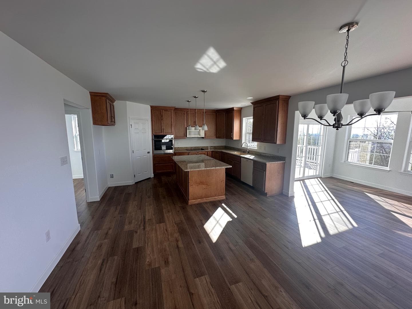 142 Portia Boulevard photo 3