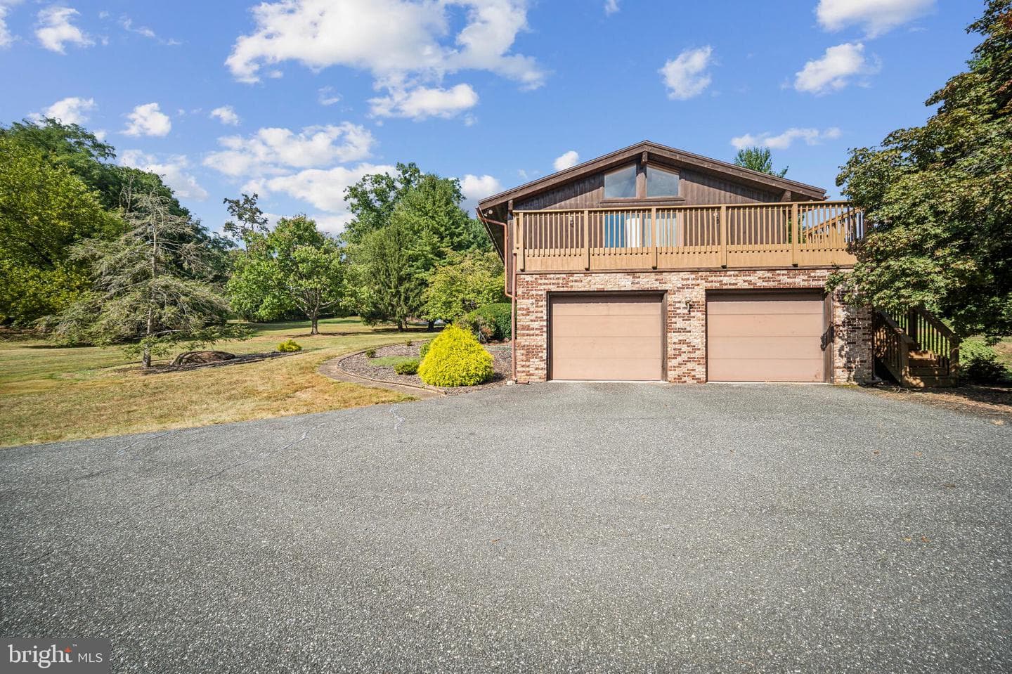 215 Skyline Drive photo 2