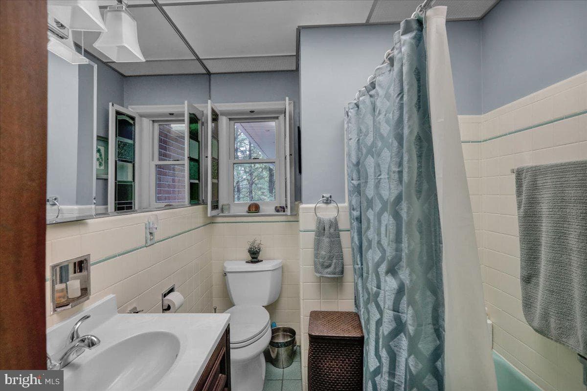 185 W Madison Street photo 23