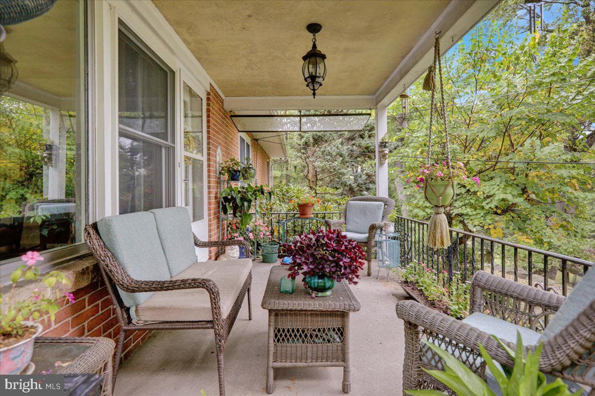 185 W Madison Street photo 9