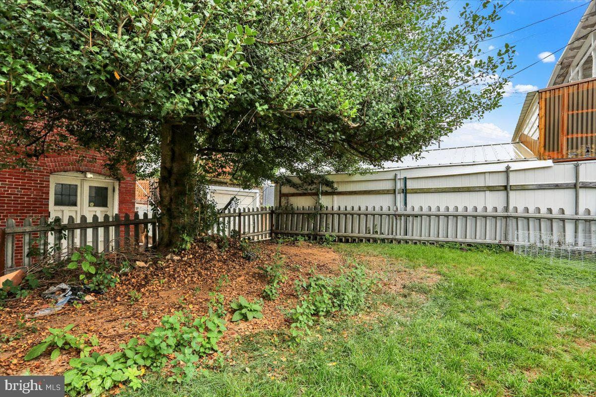 421 Windsor Street photo 19