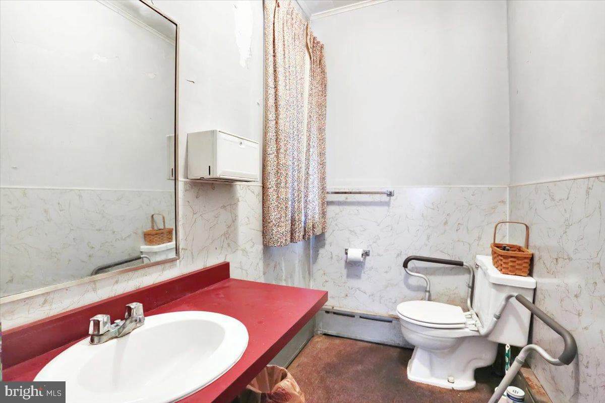 421 Windsor Street photo 8