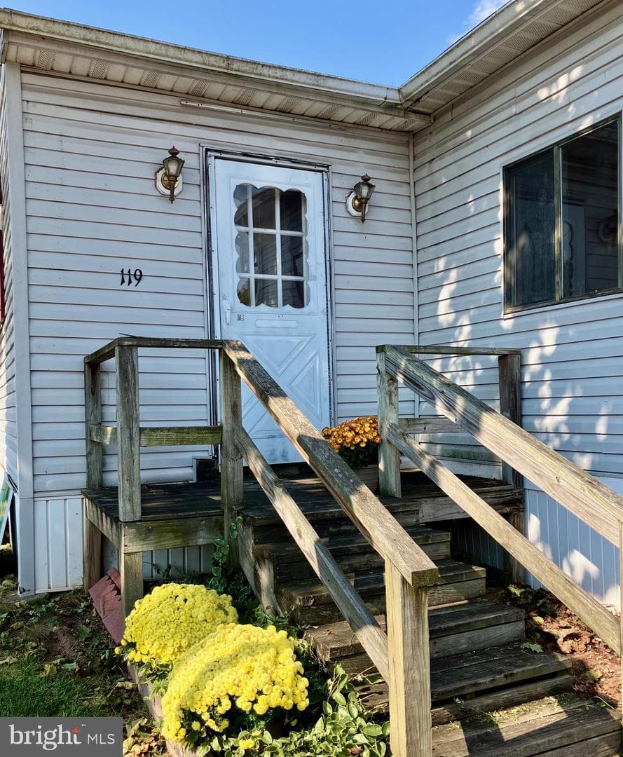 119 Dennis Avenue photo 6