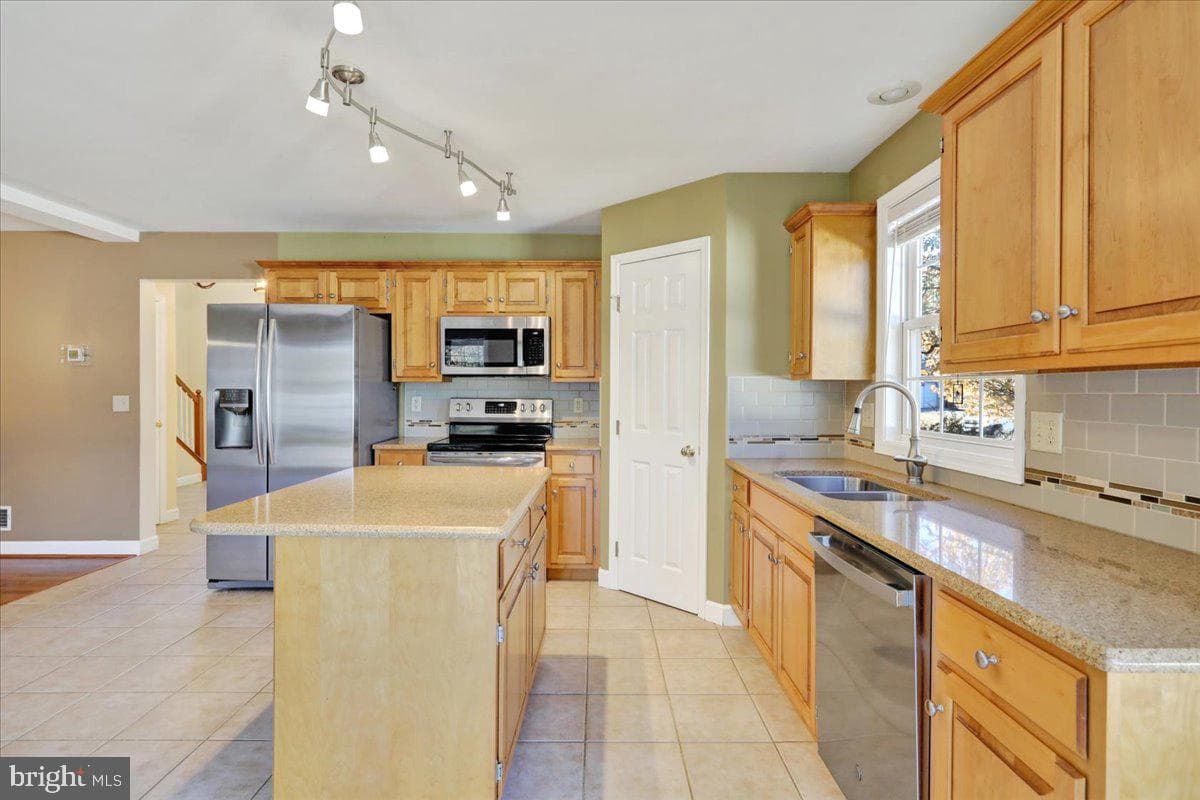 303 Diane Avenue photo 17