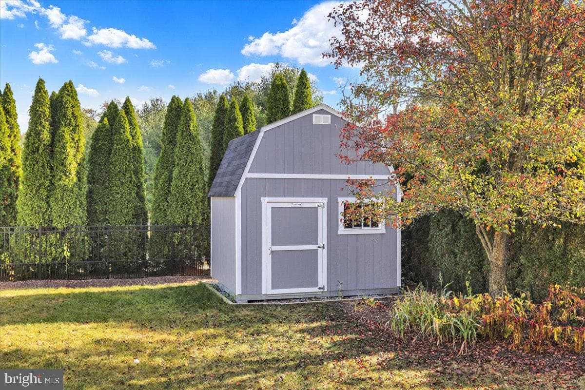 303 Diane Avenue photo 40