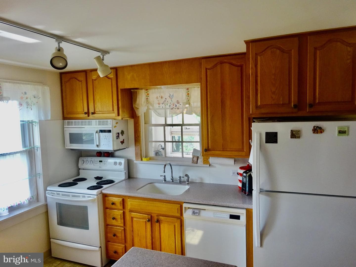 371 Wegman Road photo 3