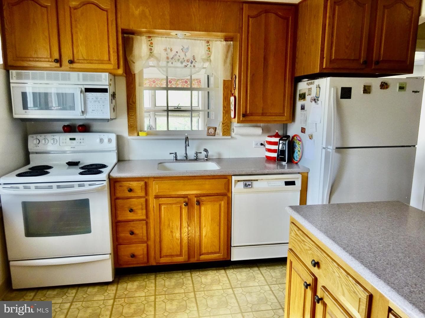 371 Wegman Road photo 4