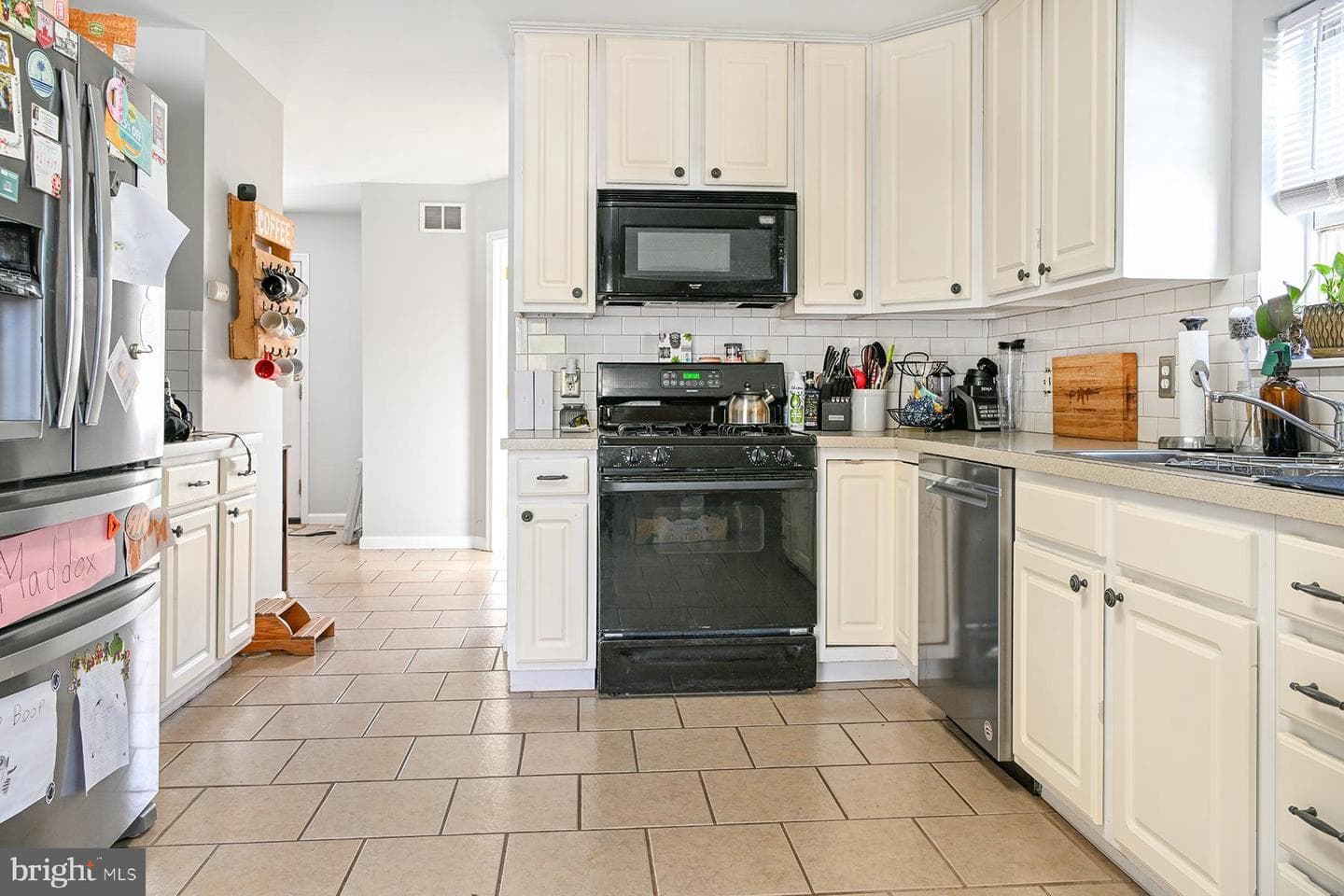 609 W First St photo 3