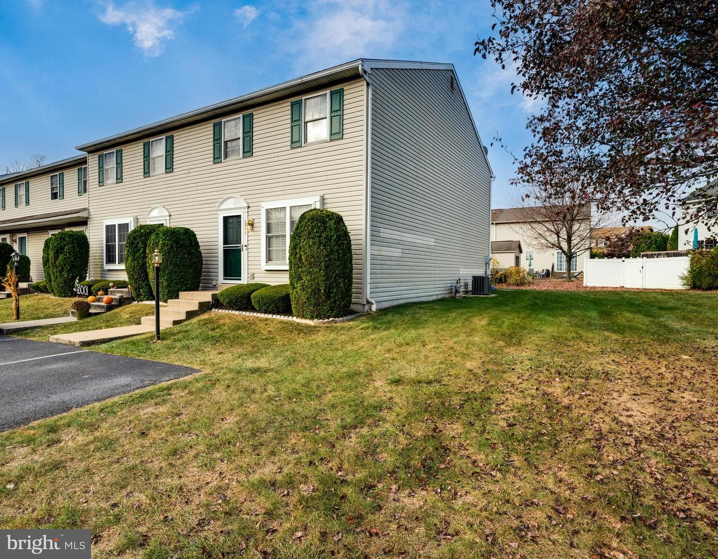 111 Canberra Court photo 3