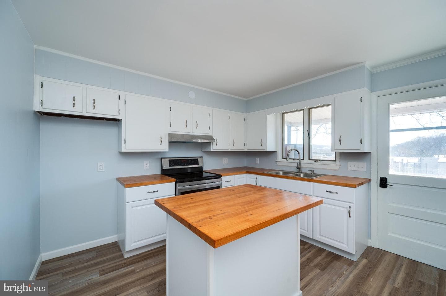 54 N Centre Avenue photo 11