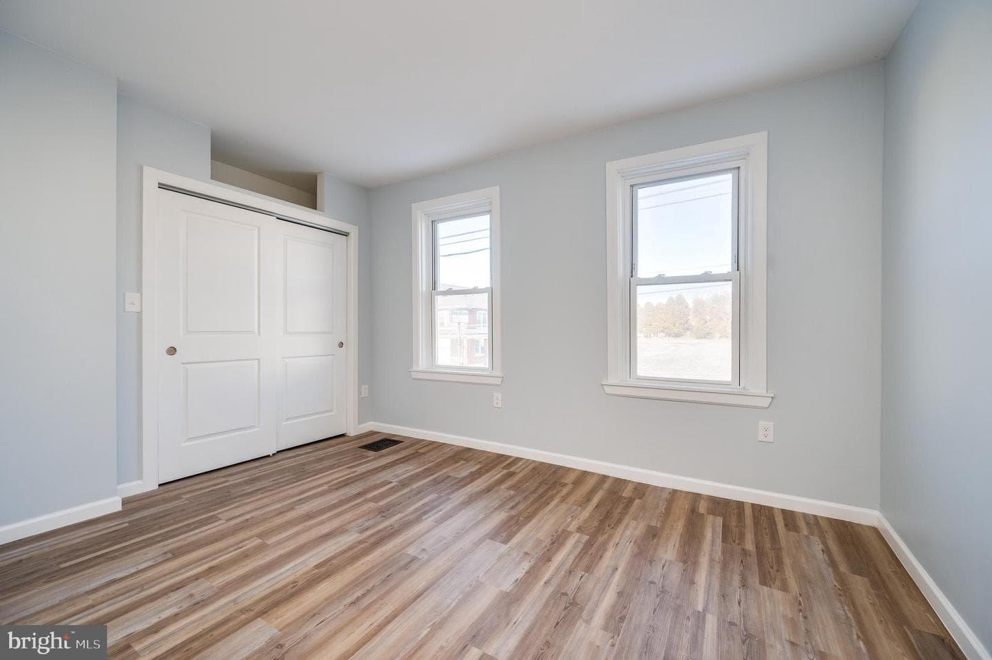 54 N Centre Avenue photo 17