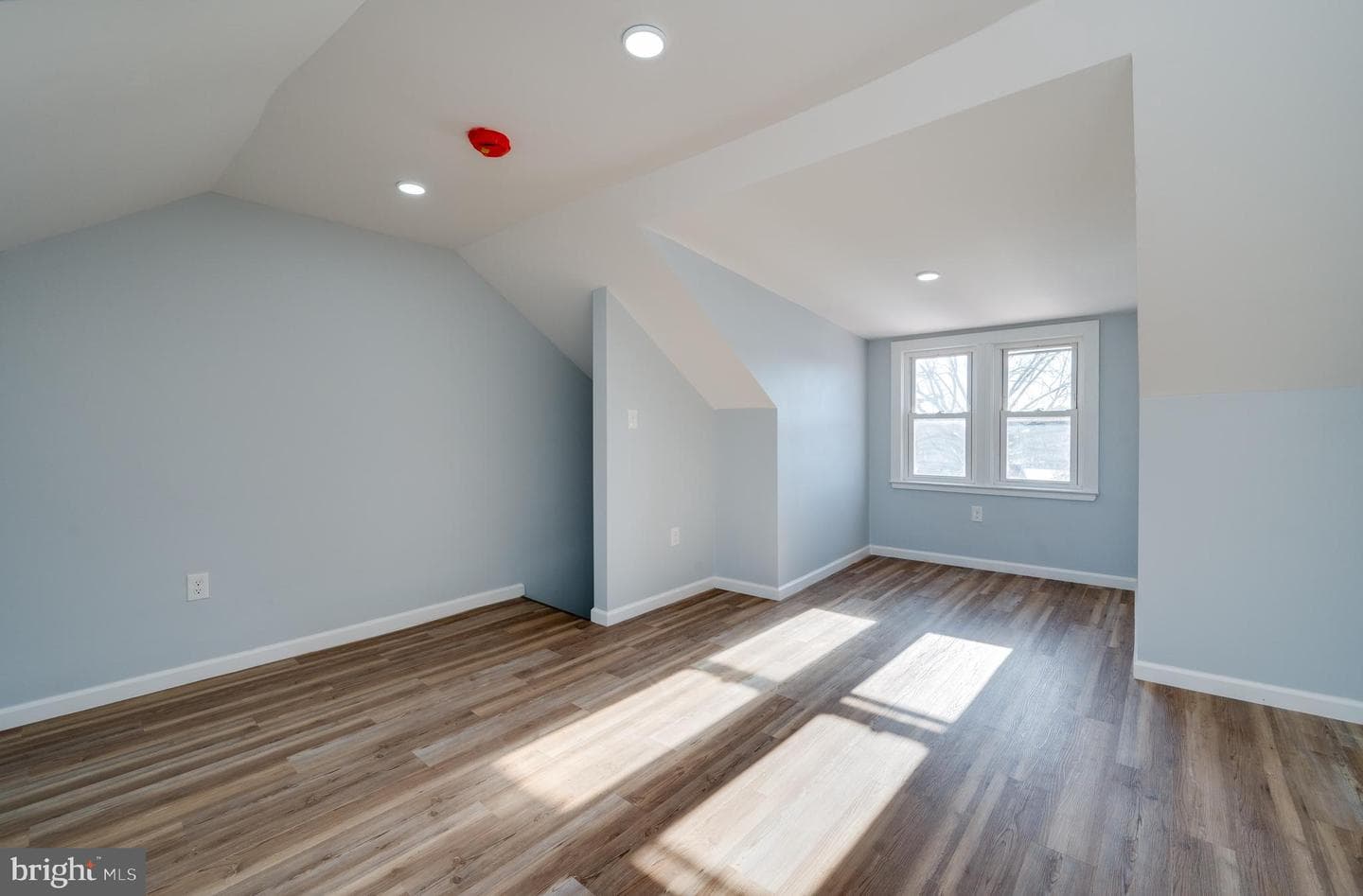 54 N Centre Avenue photo 29