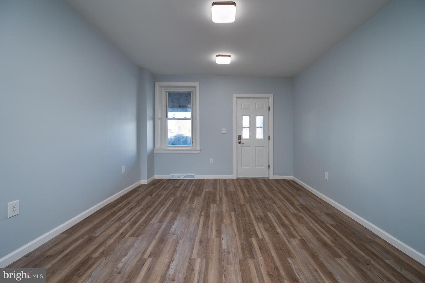 54 N Centre Avenue photo 4