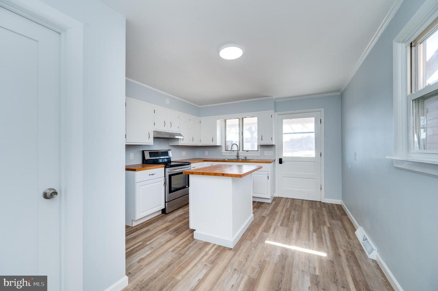 54 N Centre Avenue photo 9