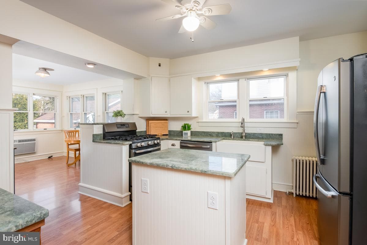 1233 Girard Avenue photo 12