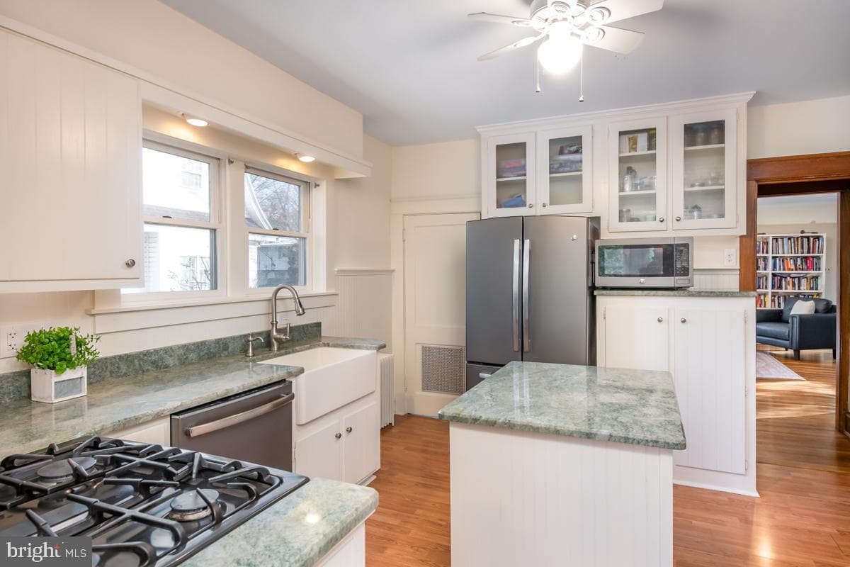 1233 Girard Avenue photo 14