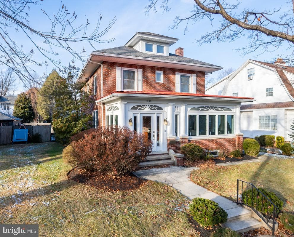 1233 Girard Avenue photo 2