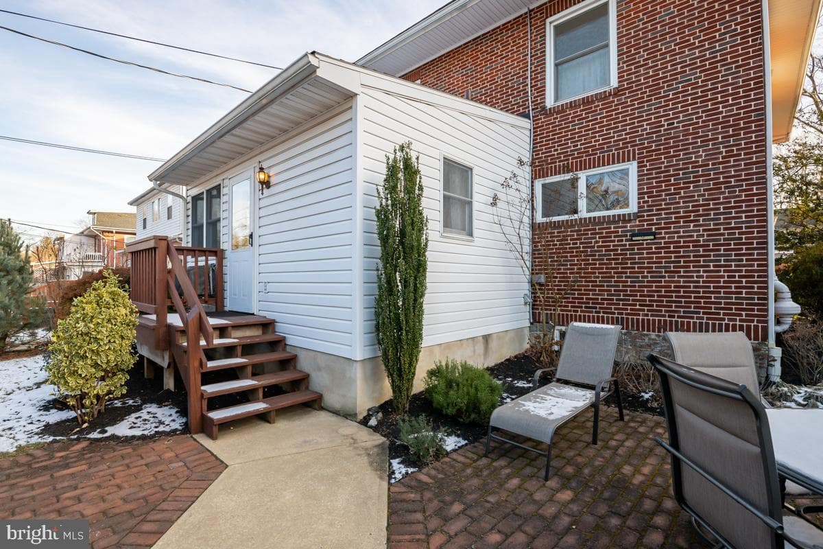 1233 Girard Avenue photo 28