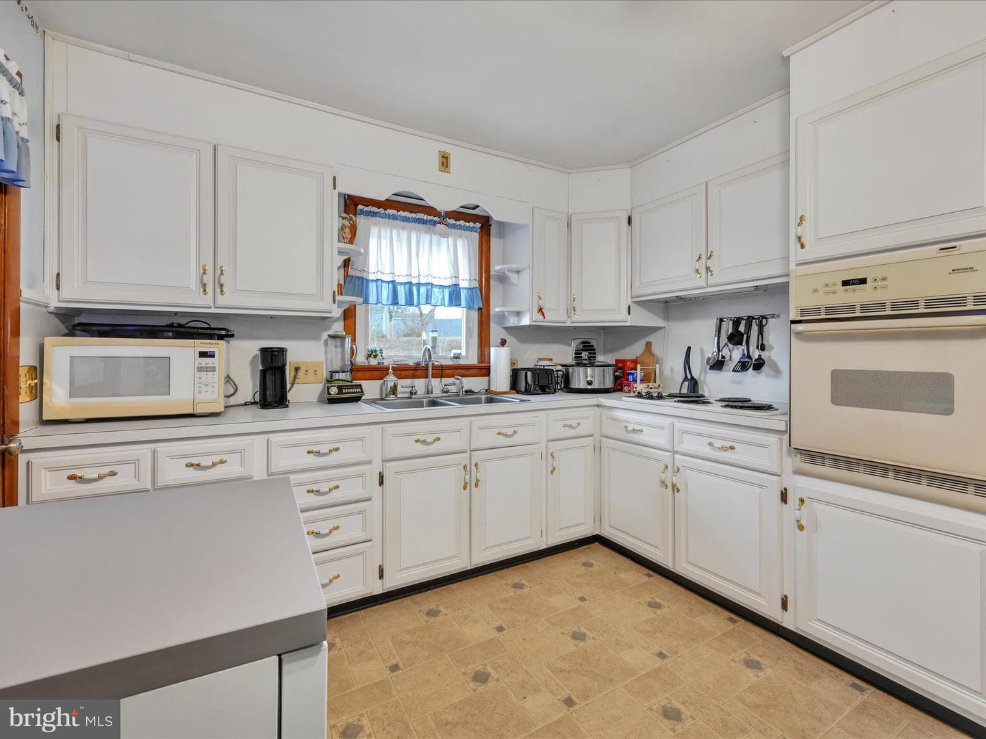 2 Arrowhead Avenue photo 12