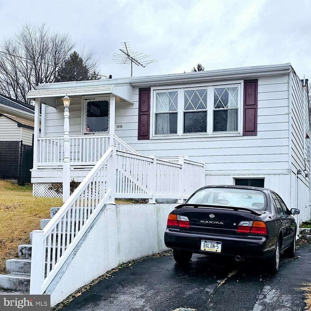 1515 Ridge Avenue photo 2