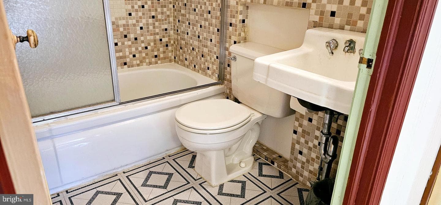 1515 Ridge Avenue photo 9
